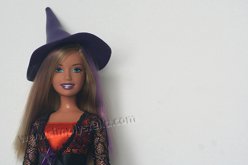 2008 Halloween Barbie, Close Up