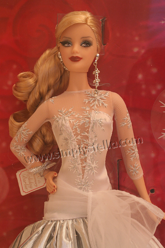 '08 Holiday Barbie , Close Up