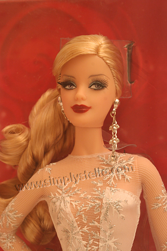 '08 Holiday Barbie , Close Up