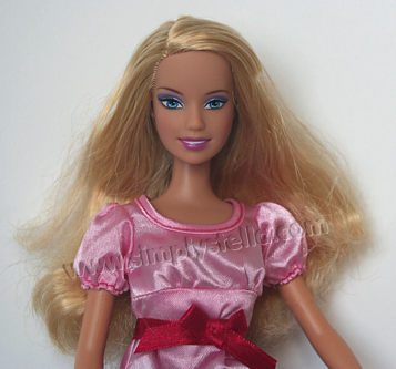 Pet Shop Barbie, Close Up