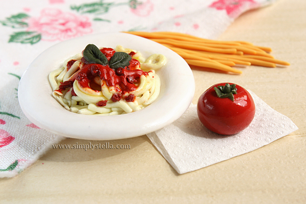 Spaghetti with tomato sauce and sausage