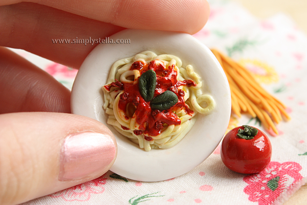 Spaghetti with tomato sauce and sausage